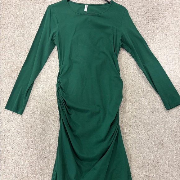 Dresses & Skirts - Green Long Sleeve Dress with stretch sides